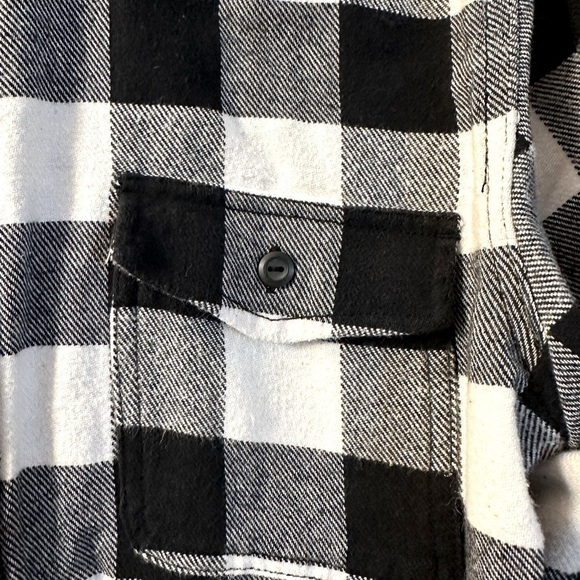 Men’s Button Down Flannel Shirt - Size Medium - Picture 4 of 4